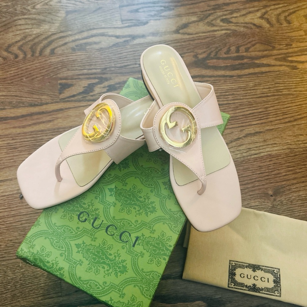 NWT Gucci Women's Blush Sandals with Gold Logo- size 39. - Picture 3 of 5